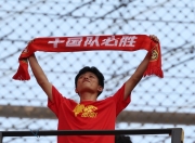 英雄联盟总决赛-克罗托内球迷集体组织看比赛，呐喊助威支持