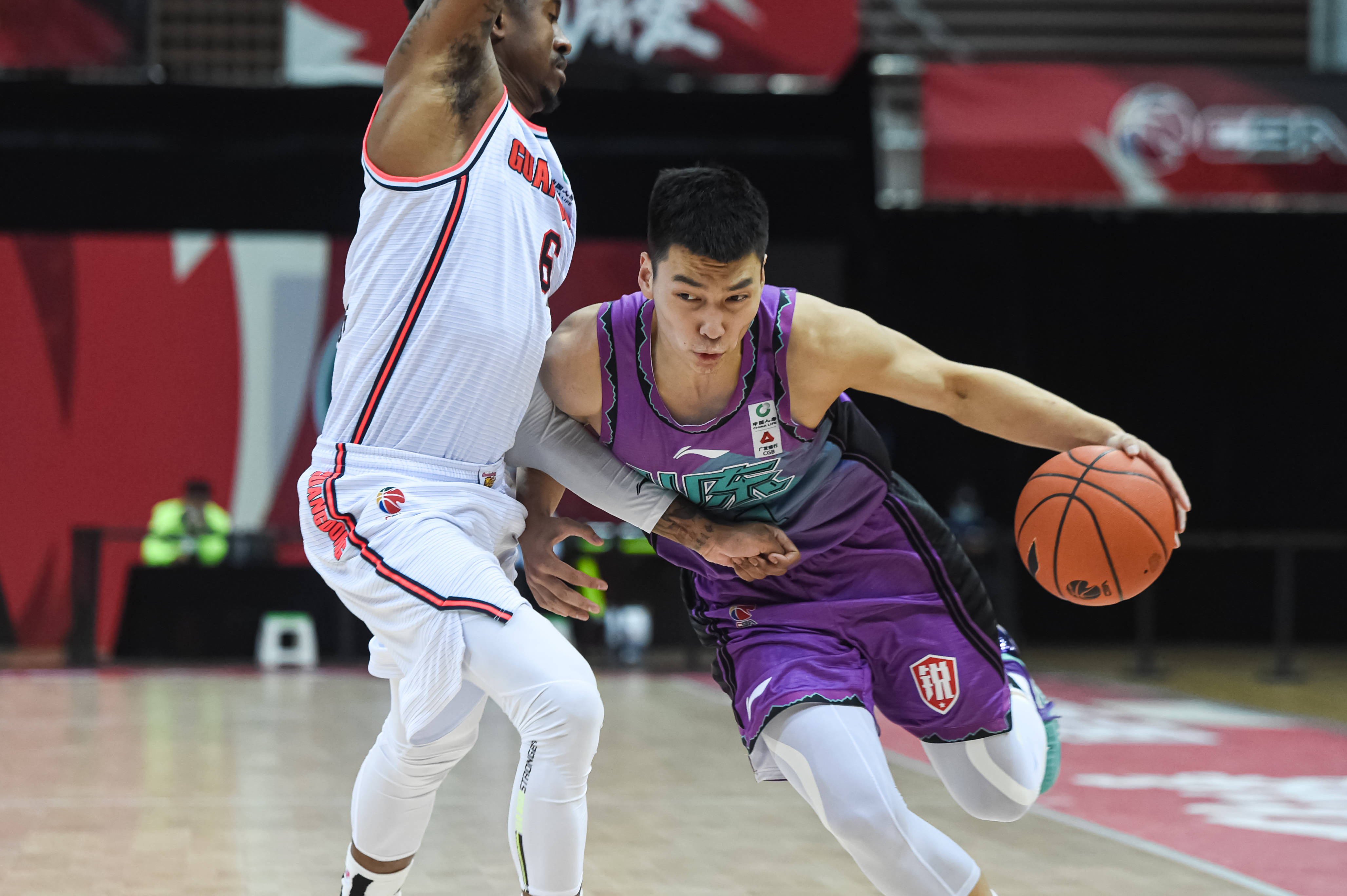 中国篮球职业联赛今晚的厮杀 中国篮球职业联赛今晚的厮杀