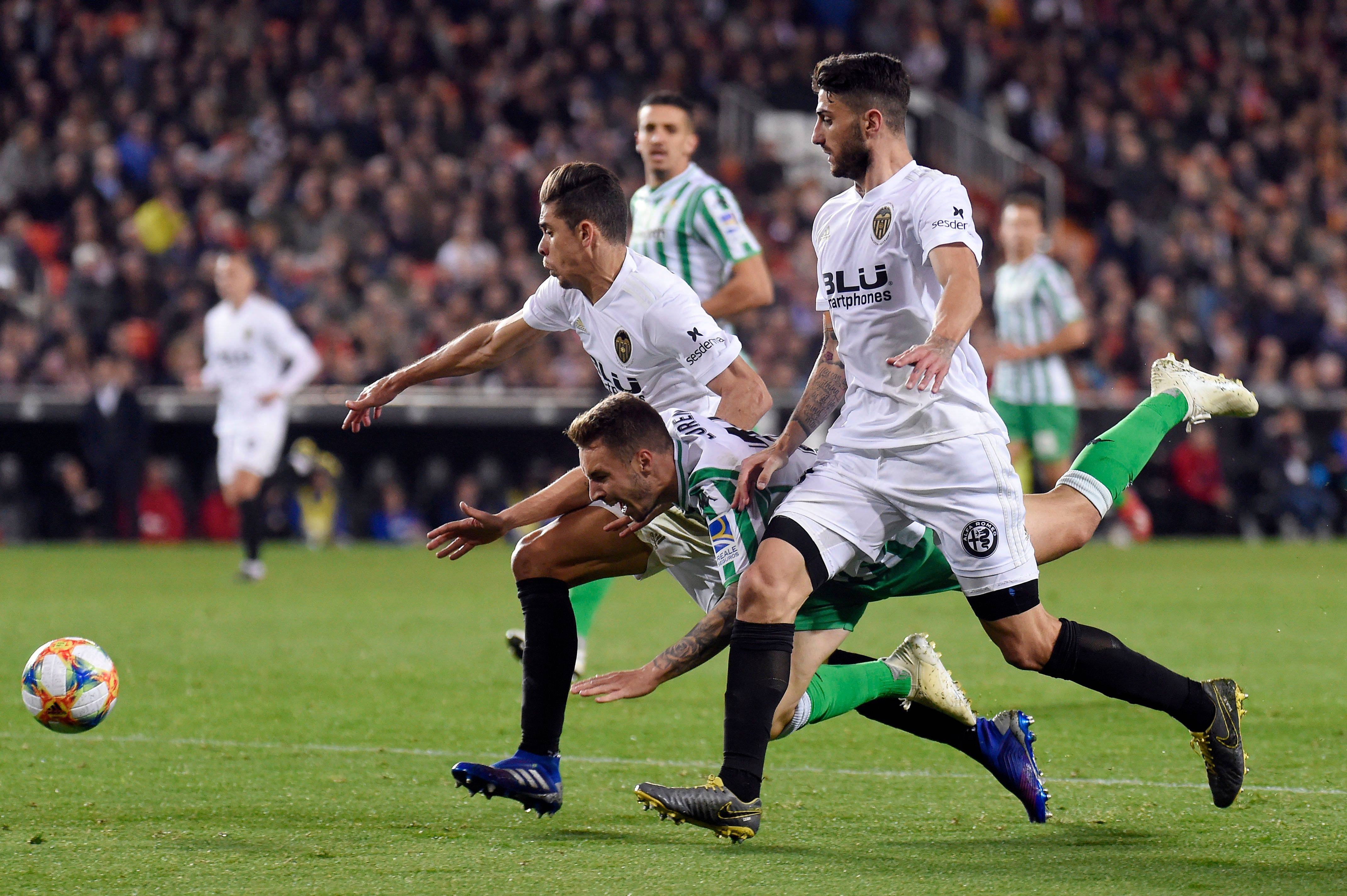 包含塞尔塔主场战平阿拉维斯,平分秋色的词条 包含塞尔塔主场战平阿拉维斯,平分秋色的词条