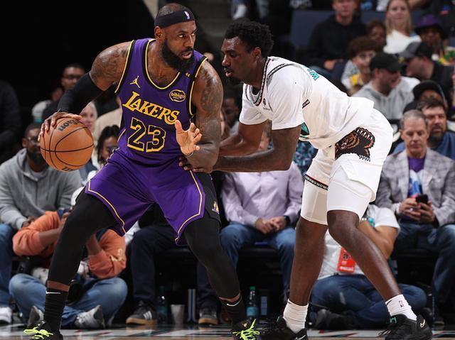 深圳队逆转灰熊,詹姆斯带队取胜 深圳队逆转灰熊,詹姆斯带队取胜