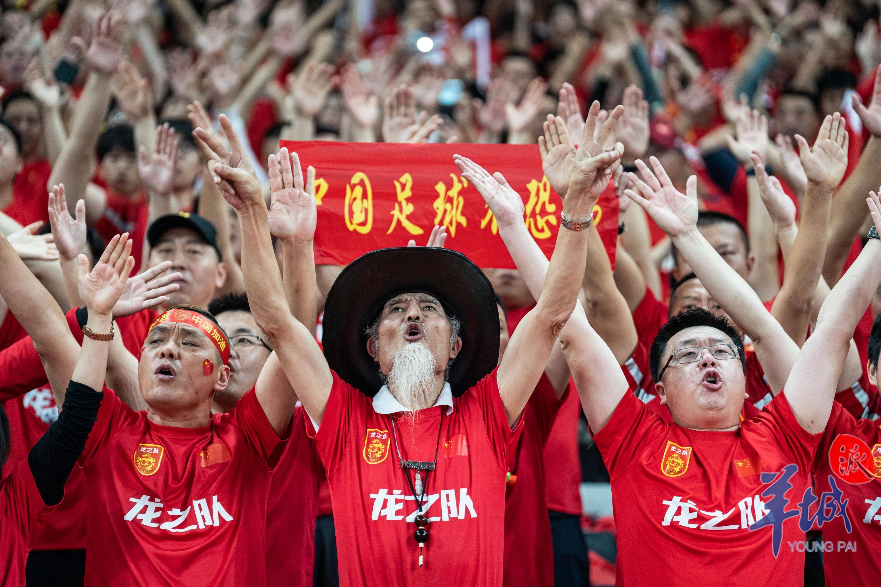 精彩比赛连连上演!球迷赞不绝口 精彩比赛连连上演!球迷赞不绝口