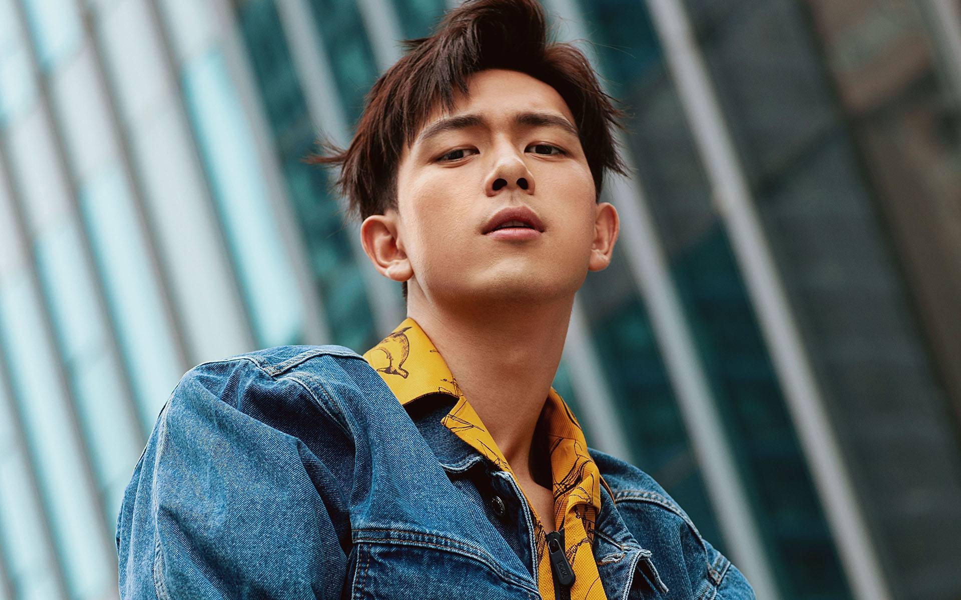 双星闪耀夜，当诺坎普的喧嚣遇上大通中心的寂静—解读体育精神中的唯一性